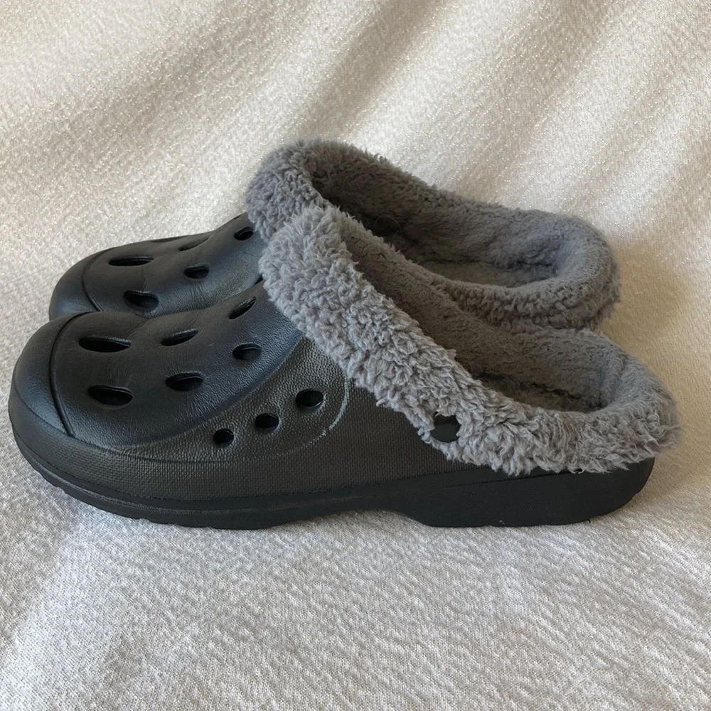 Crane Clogs with removable lining Size 8